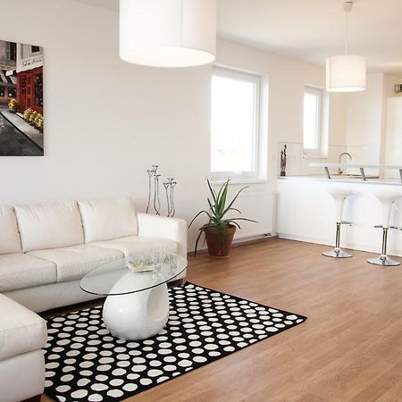 Prostorny 3 Pokojovy Apartman S Dvema Terasami Praga Exterior foto