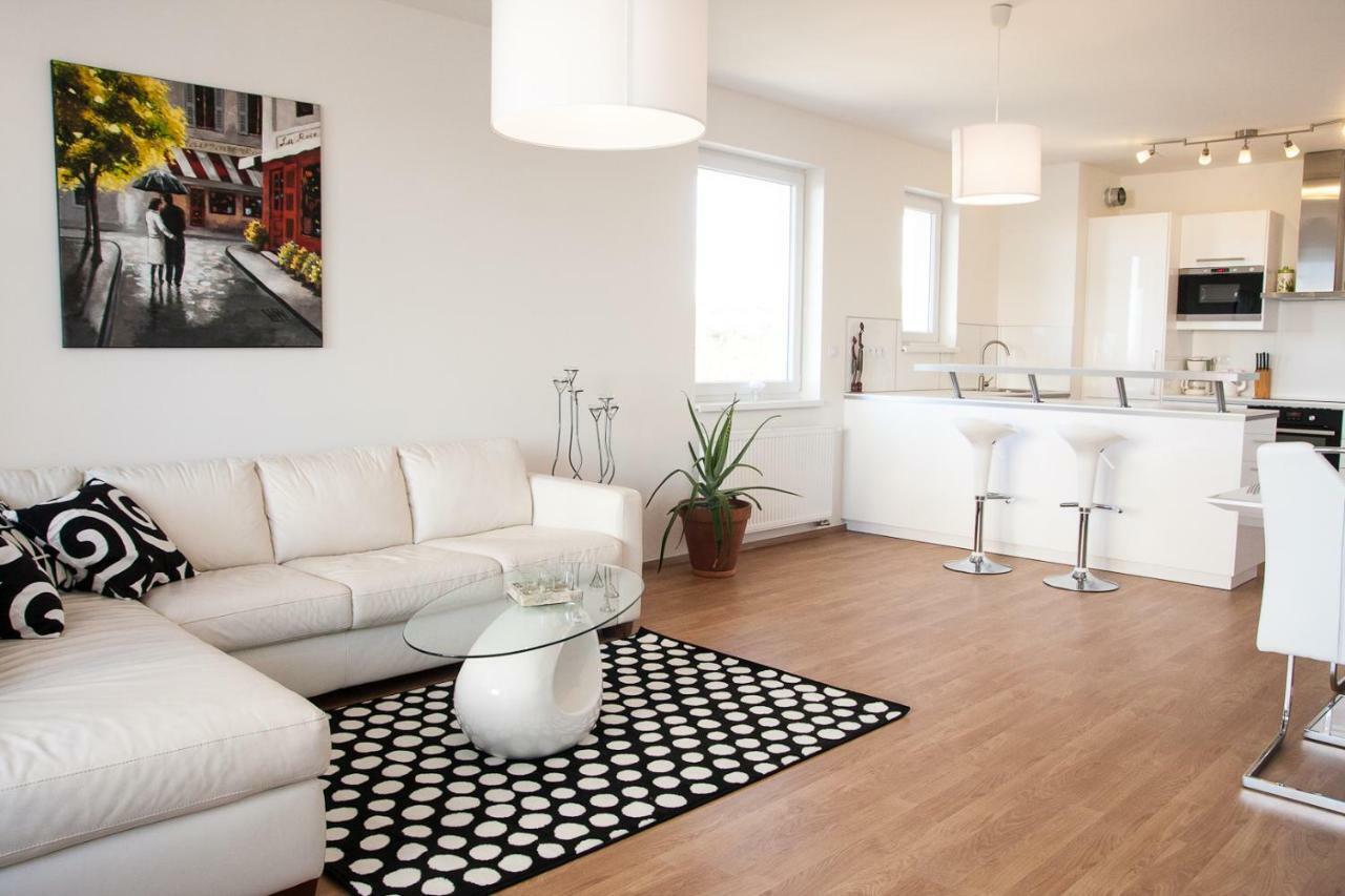 Prostorny 3 Pokojovy Apartman S Dvema Terasami Praga Exterior foto