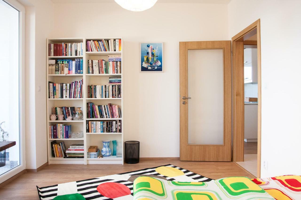 Prostorny 3 Pokojovy Apartman S Dvema Terasami Praga Exterior foto