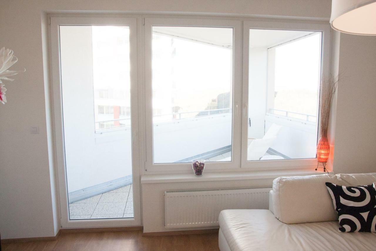 Prostorny 3 Pokojovy Apartman S Dvema Terasami Praga Exterior foto