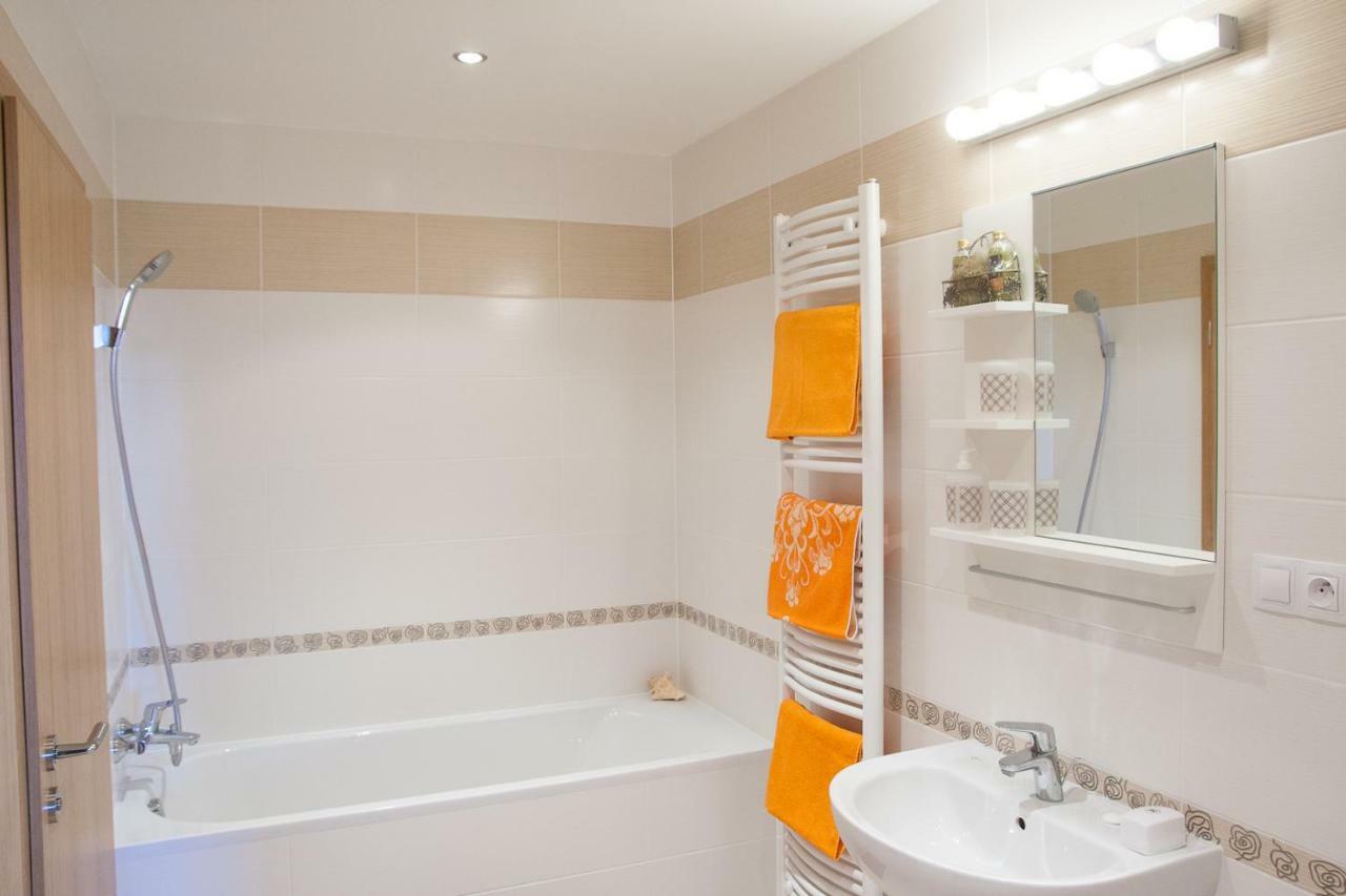 Prostorny 3 Pokojovy Apartman S Dvema Terasami Praga Exterior foto