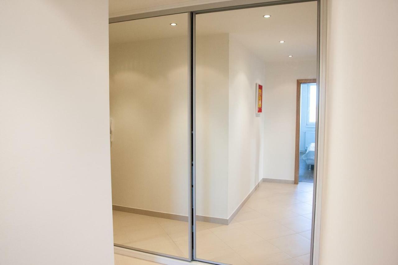 Prostorny 3 Pokojovy Apartman S Dvema Terasami Praga Exterior foto