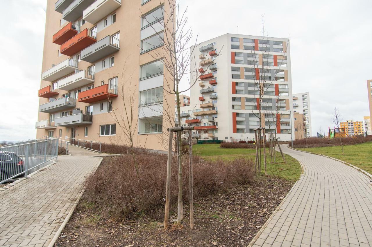 Prostorny 3 Pokojovy Apartman S Dvema Terasami Praga Exterior foto