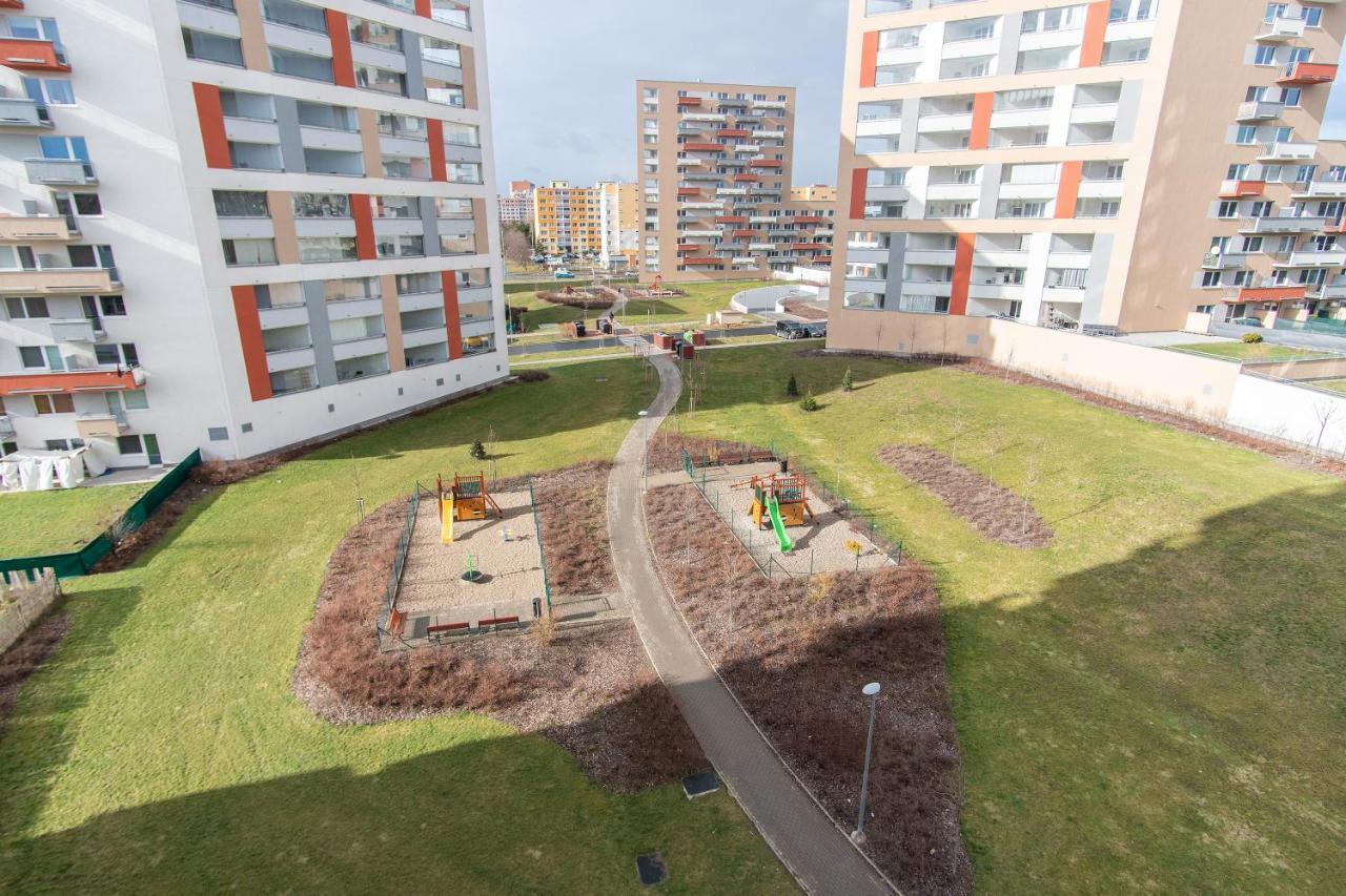 Prostorny 3 Pokojovy Apartman S Dvema Terasami Praga Exterior foto